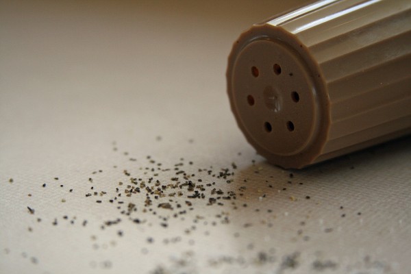 1280px-Spilled_Pepper.jpg